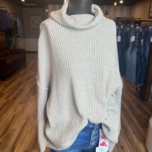 Crowl neck sweater